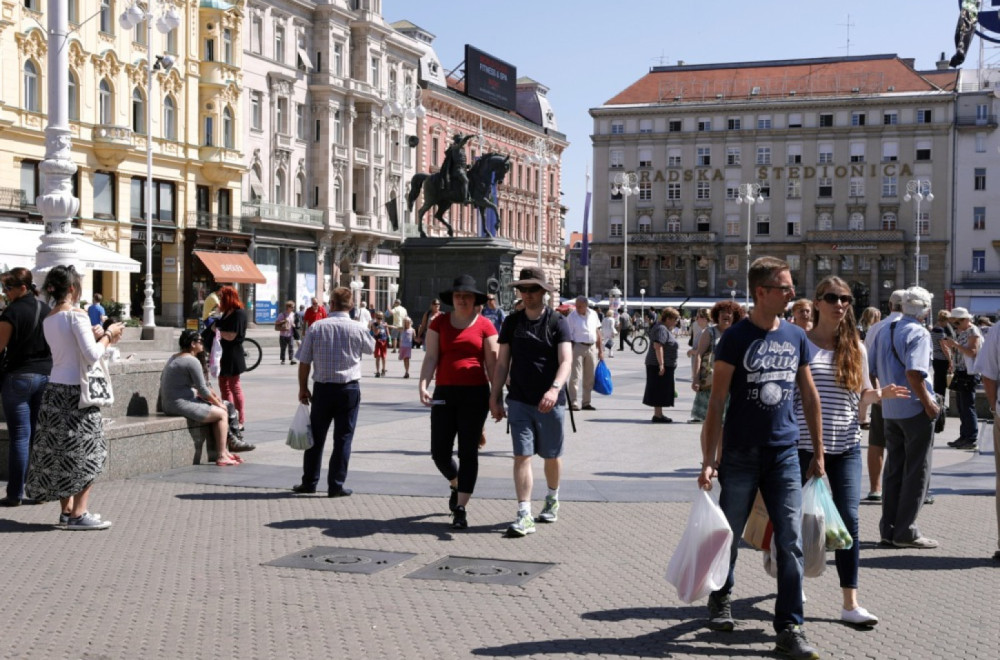 Nacistički simboli usred Zagreba; Građani zgroženi FOTO
