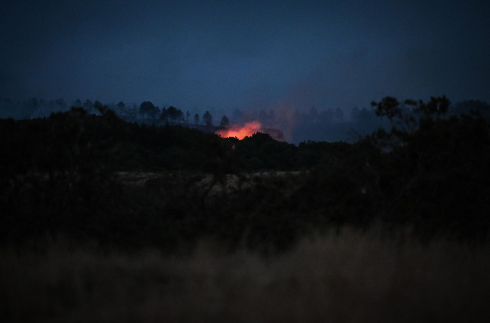 Požari u Francuskoj: Izgorelo više stotina hektara šume, na terenu 1.052 vatrogasca