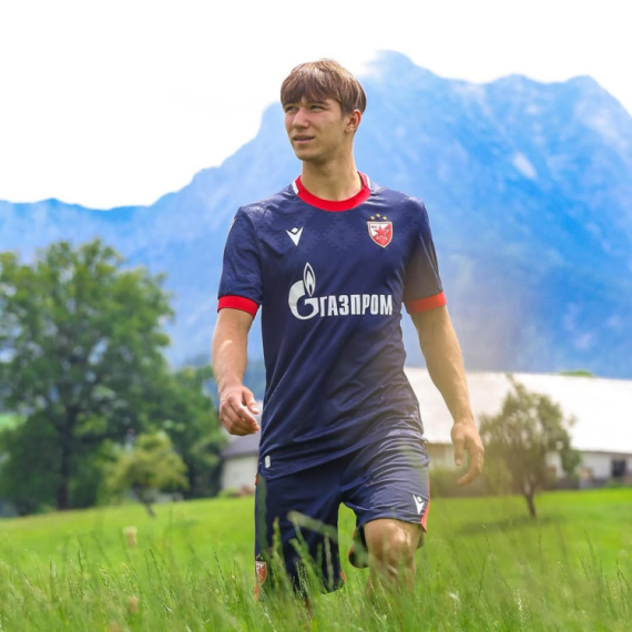 Zvezda predstavila nove dresove! FOTO/ANKETA