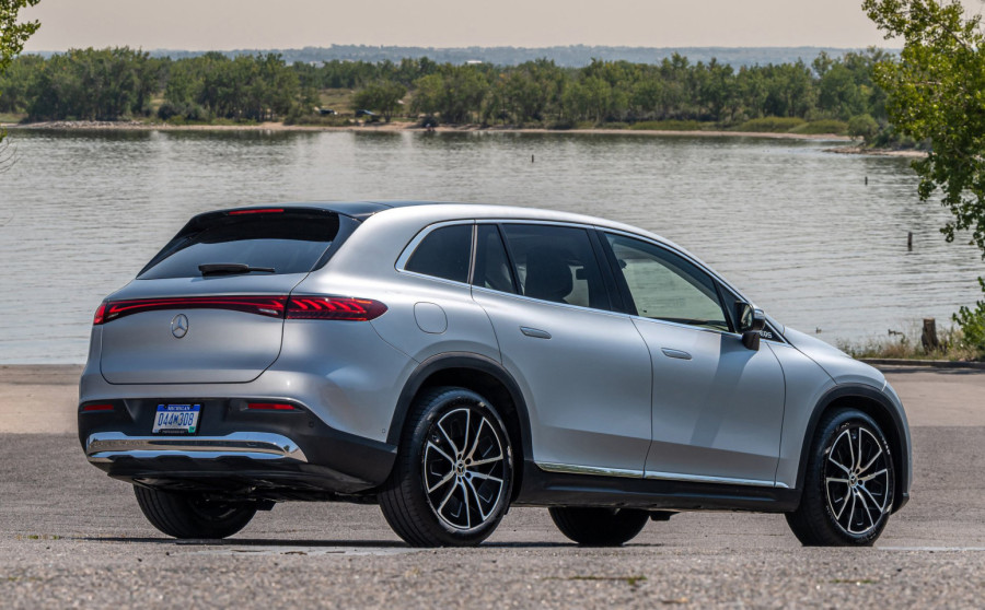 Mercedes obustavlja proizvodnju EV u Americi i spušta cene za desetine hiljada dolara