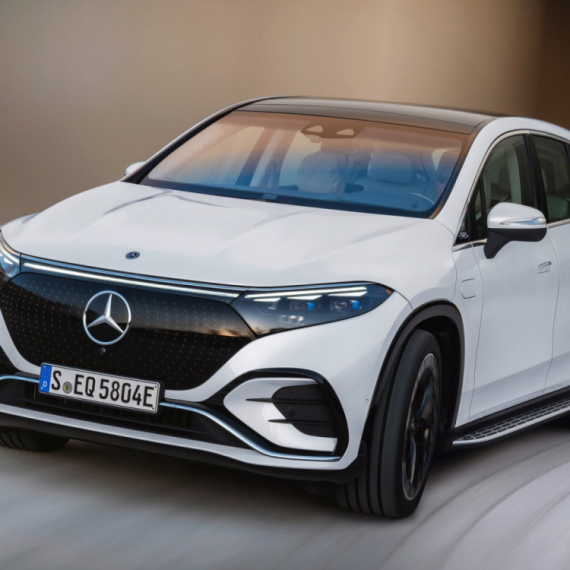 Mercedes obustavlja proizvodnju EV u Americi i spušta cene za desetine hiljada dolara
