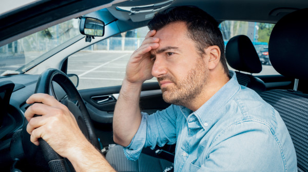 Vozači, oprez! Nakon prelaska na zimsko računanje vremena raste broj saobraćajnih nezgoda