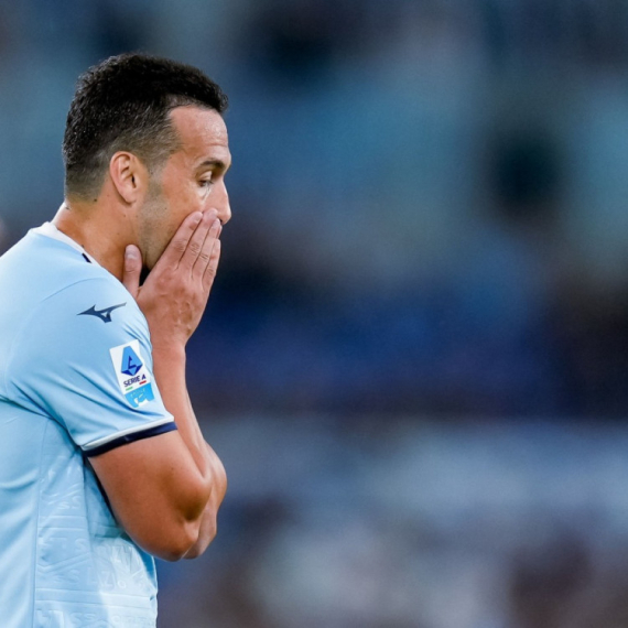 Sin poznatog fudbalera slavio rođendan u haljini, sa krunom na glavi: "Spasi ga dok još možeš" FOTO