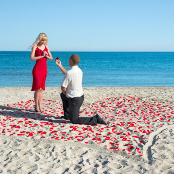 Hit snimak prosidbe s Jadrana munjevito se širi: Budući mladenci pamtiće ovaj trenutak FOTO