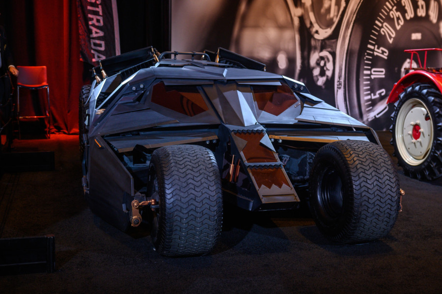 Nejmar potrošio 1,5 miliona dolara na Betmobil koji ne sme da vozi FOTO