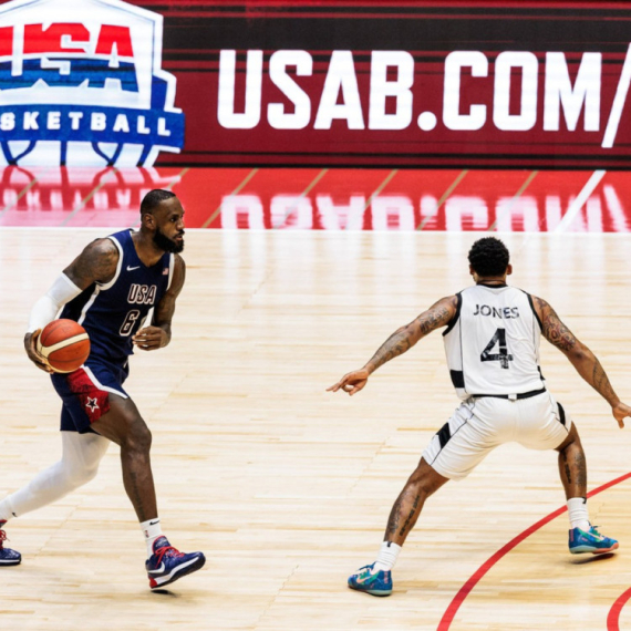 Tetovaža Karlika Džonsa za anale – stavio Lebrona Džejmsa na leđa FOTO