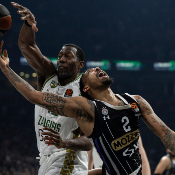 Danston krenuo ka Atini, pa skrenuo za Milano