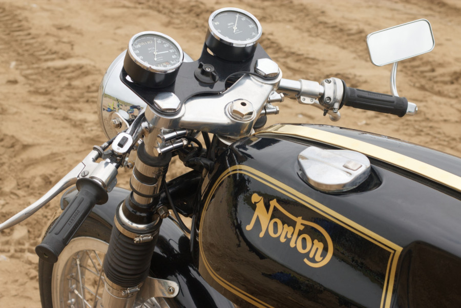 Zašto se trese upravljač na motociklu kada se puste ruke?