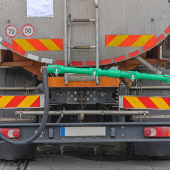 Postavljene cisterne na čak 18 lokacija u Beogradu; Vodovod uputio važan apel VIDEO