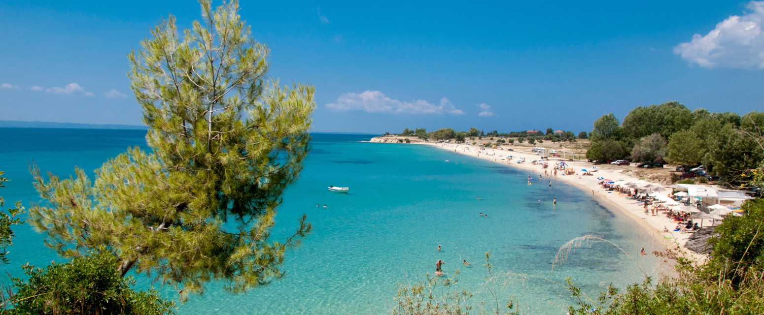 Ovo je najpopularnije letovalište na Sitoniji: Peščana plaža i dugačko šetalište FOTO