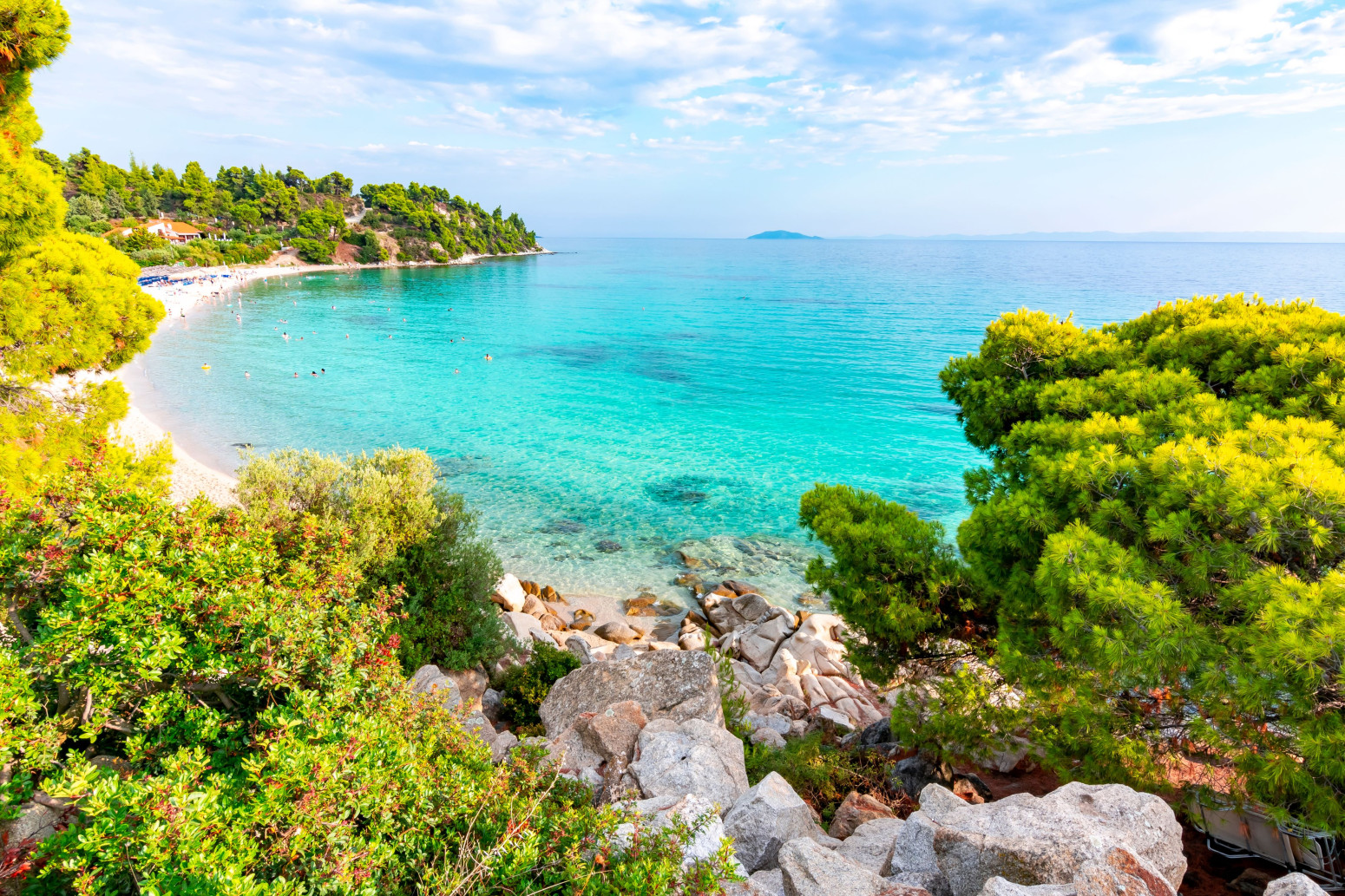 Ovo je najpopularnije letovalište na Sitoniji: Peščana plaža i dugačko šetalište FOTO