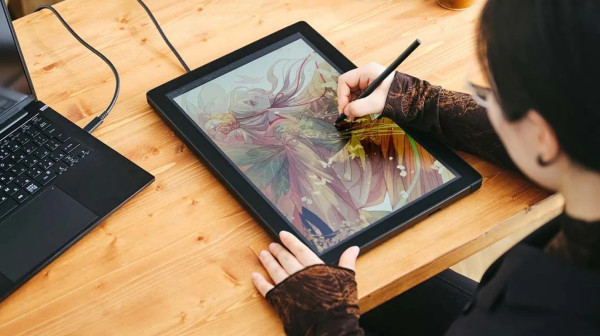 Kompaktan i pristupačan model za strastvene umetnike: Wacom Cintiq 16 tablet za crtanje