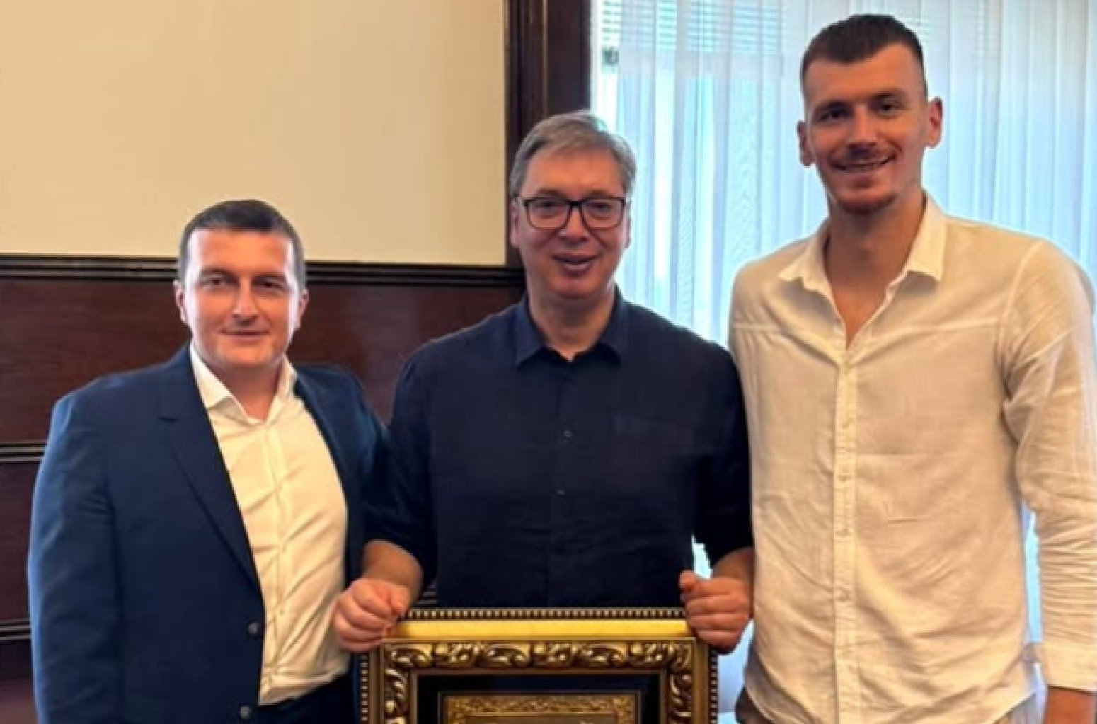 Vučić sa Simanićem i Motikom: "Koliko sam nizak, najbolje se vidi kad stanem uz Borišu" FOTO