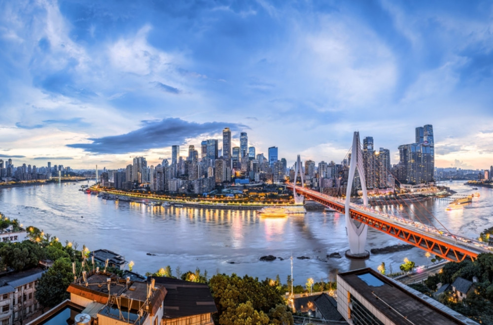 Ovo je najčudniji kineski grad: Vozovi prolaze kroz zgrade FOTO/VIDEO