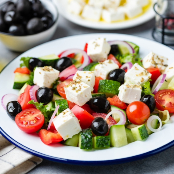 Pravi recept za grčku salatu: Jedan sastojak svi u Srbiji dodaju, a samo kvari ukus
