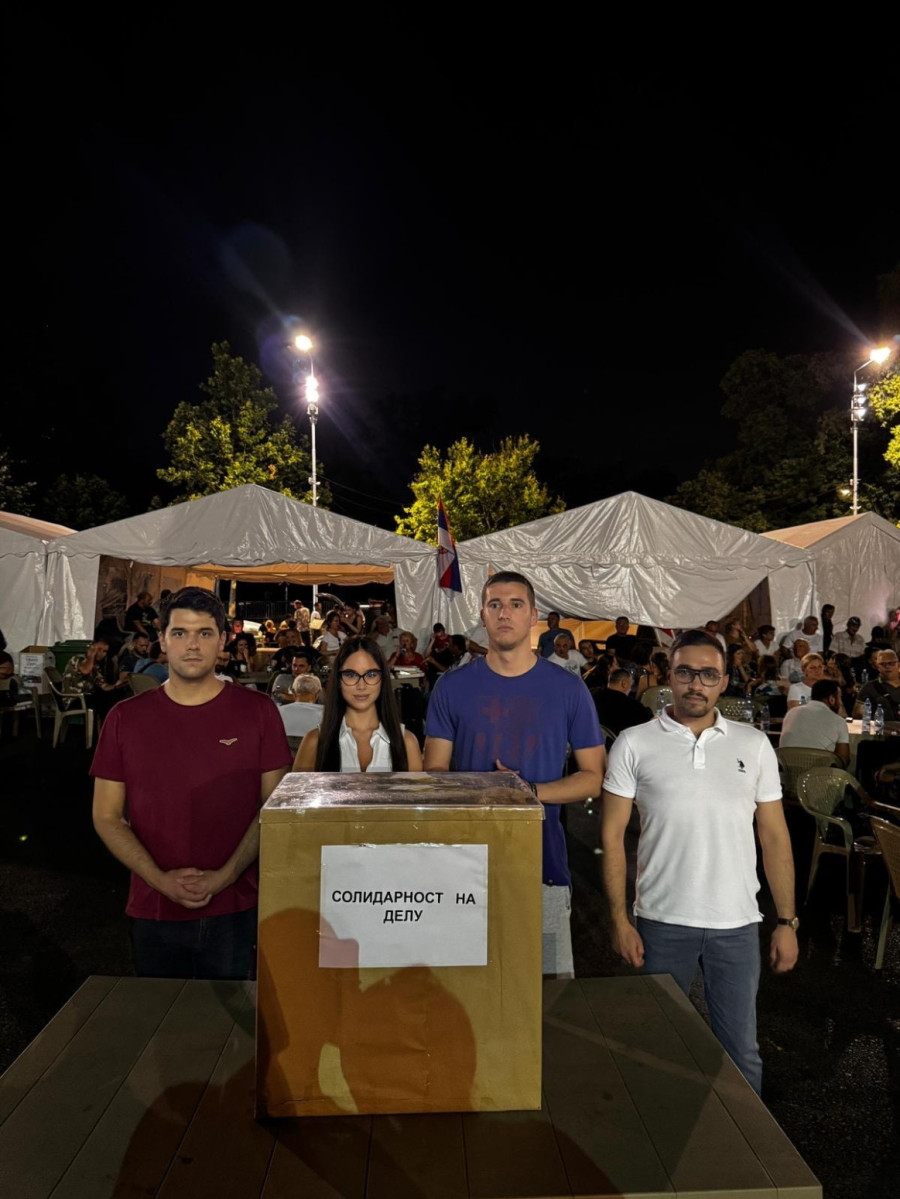 Studenti koji žele da uče pomažu bolesnom kolegi; Mali gest, ali dolazi iz srca FOTO