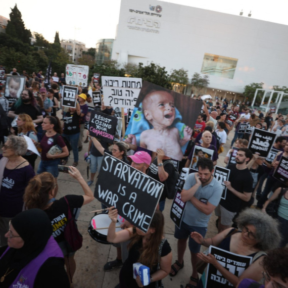 Hiljade ljudi na ulicama: " Zahtevamo kraj izgladnjivanja"