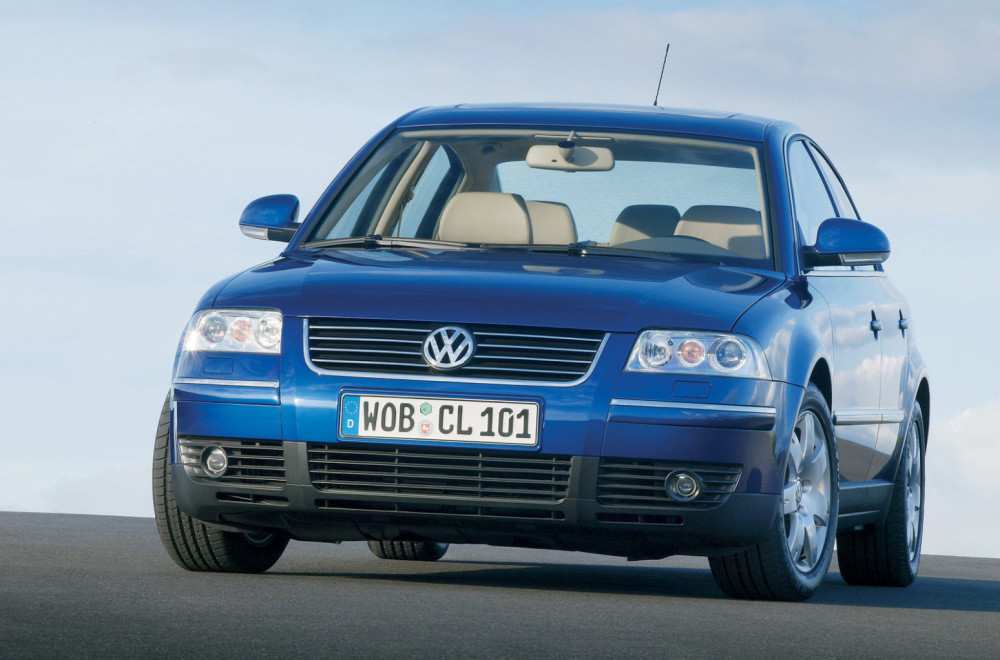 Stari Passat iz 2004. preživeo test koji bi uništio većinu novih automobila VIDEO