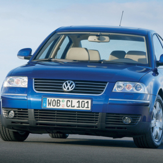 Stari Passat iz 2004. preživeo test koji bi uništio većinu novih automobila VIDEO