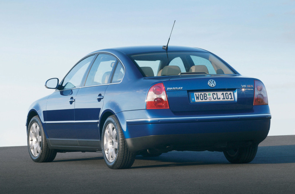 Stari Passat iz 2004. preživeo test koji bi uništio većinu novih automobila VIDEO