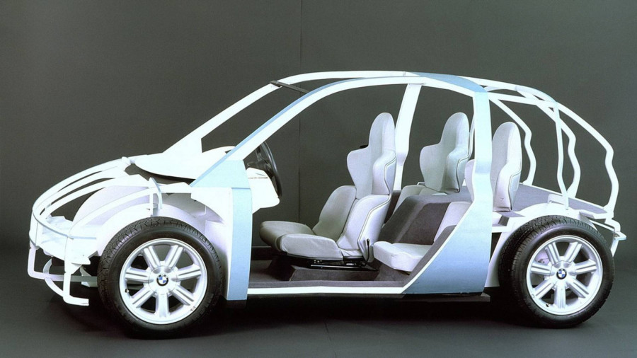 Ubio ga Mini: BMW-ov tajni gradski auto sa vozačem u sredini i centralnim motorom FOTO