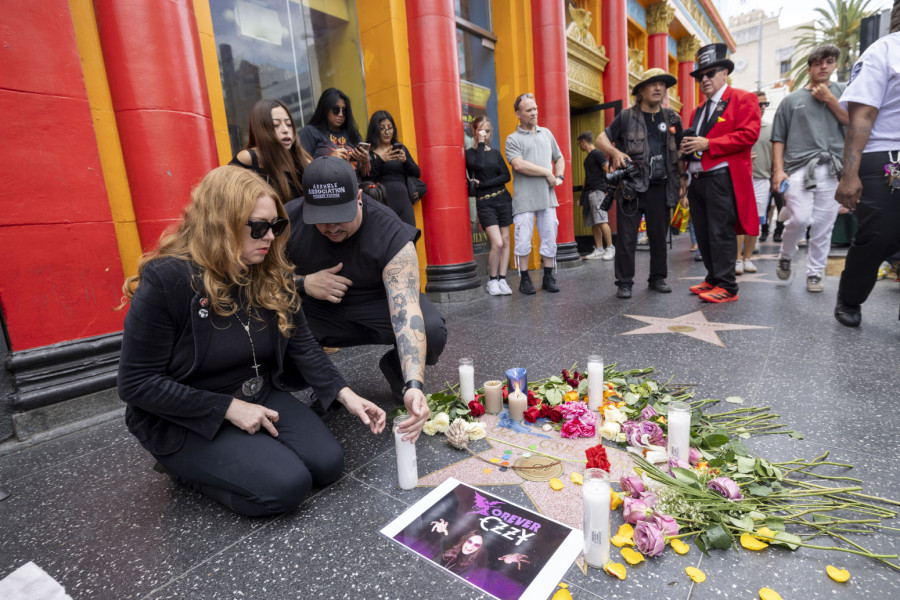 Šeron u suzama, hiljade ljudi na ispraćaju princa tame, tu su i poznati FOTO/VIDEO