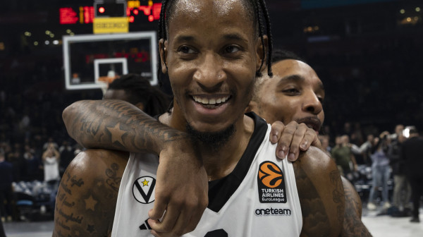 Barselona ne staje – stigao i Klajburn!