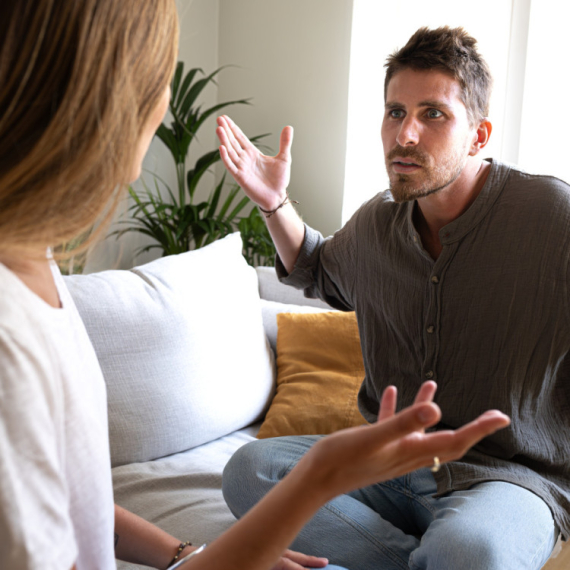 Deluje bezazleno, ali ovakvo ponašanje razara vezu: Sačuvajte je dok još ima vremena