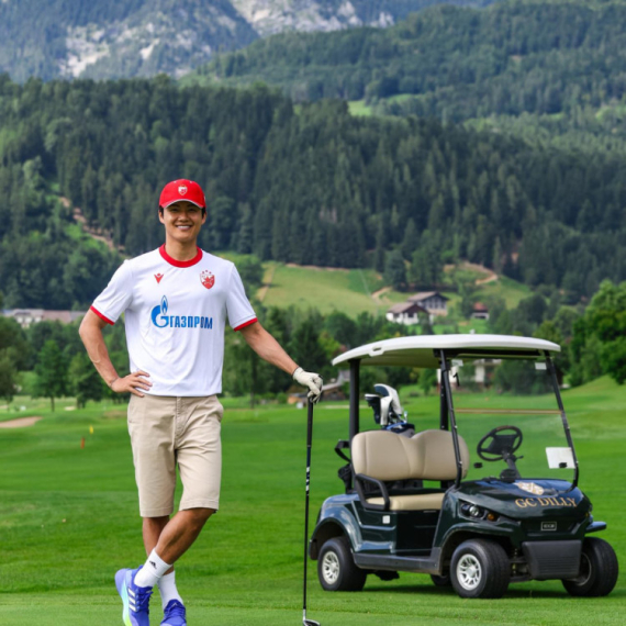 Crvena zvezda predstavila treću garnituru, Seol u ulozi manekena