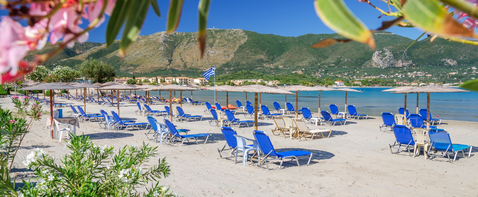 Turisti iz Srbije razočarani letovanjem na poznatom grčkom ostrvu: "Ne zna se koja je gora plaža" FOTO