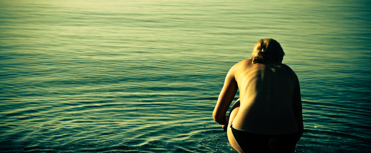 Plaža puna dece, a strankinja se kupa gola: Skočili i spasioci VIDEO