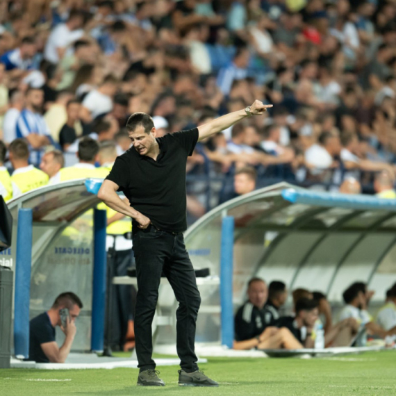 Nestalo struje, a ceo stadion vređao Lalatovića – utakmica prekinuta! VIDEO