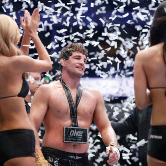 Askren pušten iz bolnice: "Nije gotovo – ne mogu da hodam" VIDEO