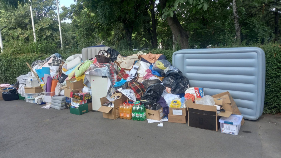Strašan prizor ispred Visoke zdravstvene škole: Uprava im učinila uslugu izbacujući ih napolje FOTO