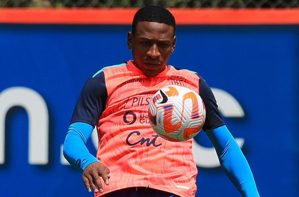 Milan doveo beka dok čeka Vlahovića