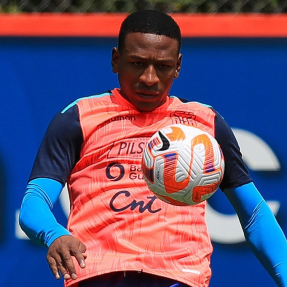 Milan doveo beka dok čeka Vlahovića