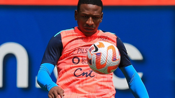 Milan doveo beka dok čeka Vlahovića