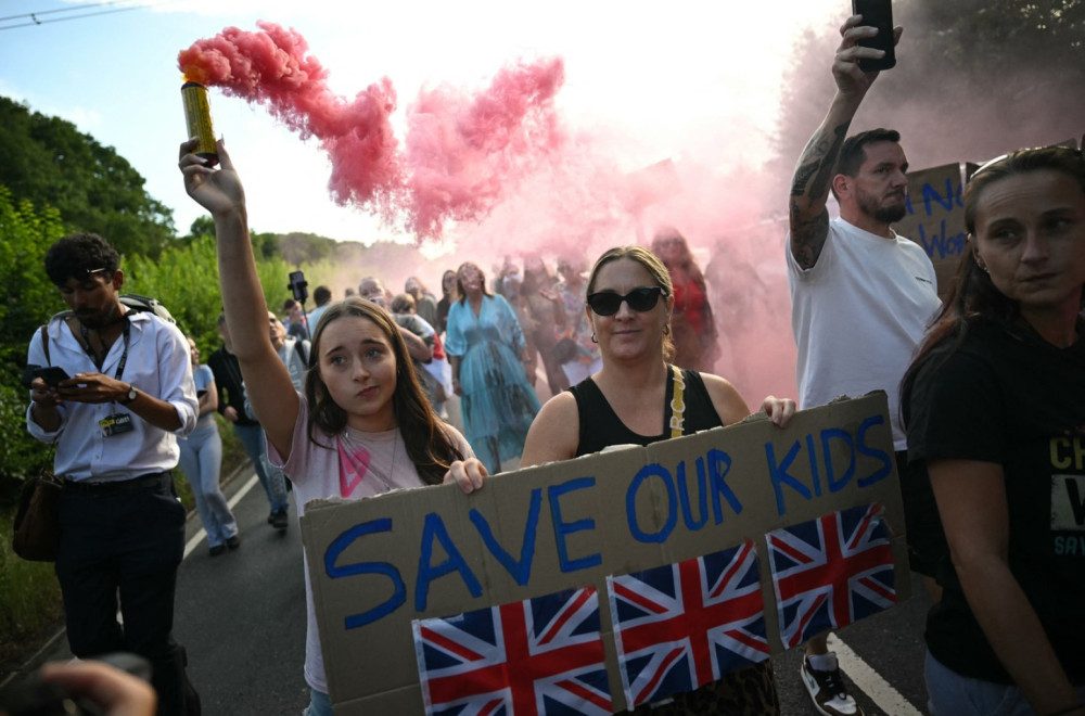 Ulice evropskog grada pretvaraju se u ratnu zonu; Bukte brutalni sukobi; Policija dobila radikalno naređenje