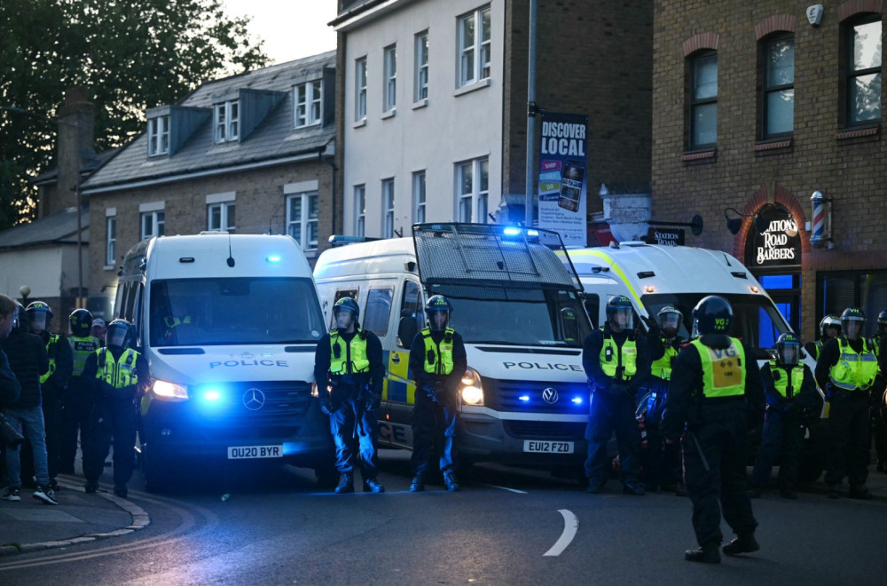 Ulice evropskog grada pretvaraju se u ratnu zonu; Bukte brutalni sukobi; Policija dobila radikalno naređenje