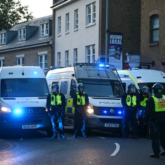 Ulice evropskog grada pretvaraju se u ratnu zonu; Bukte brutalni sukobi; Policija dobila radikalno naređenje