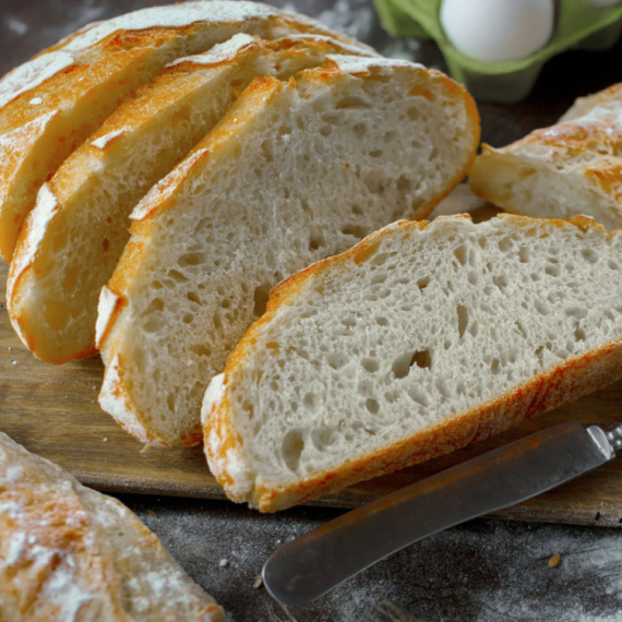 Hrskav spolja, a mekan iznutra: Recept za domaći hleb koji se ne mesi