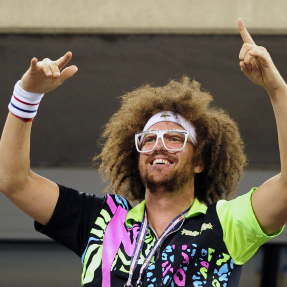 Ovo neće moći ni Novak: Pevač ima 49 godina i igra profesionalni tenis! VIDEO