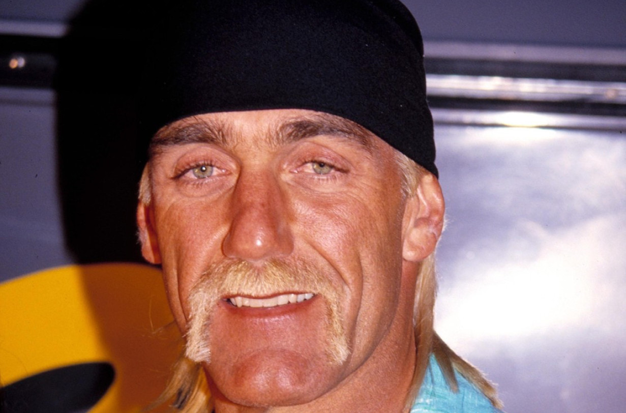 Hulk Hogan na nosilima iznet iz kuće