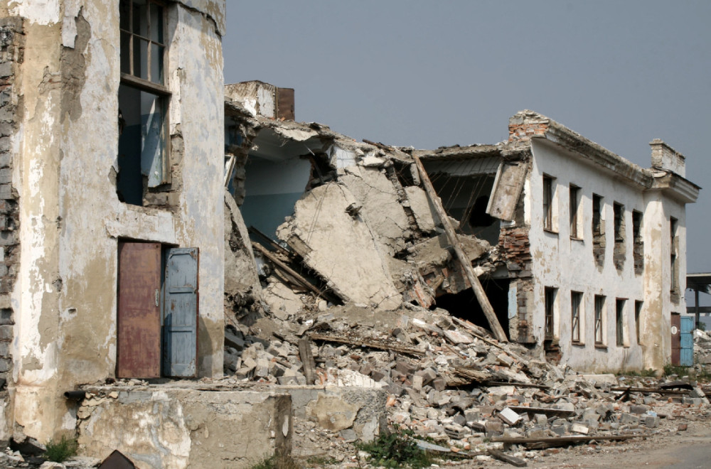 Urušio se krov škole: Ima mrtvih, tela su zarobljena ispod ruševina FOTO/VIDEO