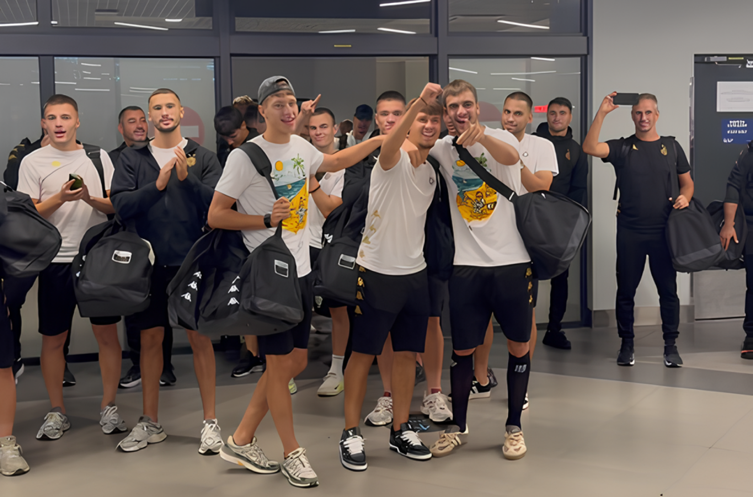 Fudbaleri Partizana se šokirali na aerodromu! VIDEO