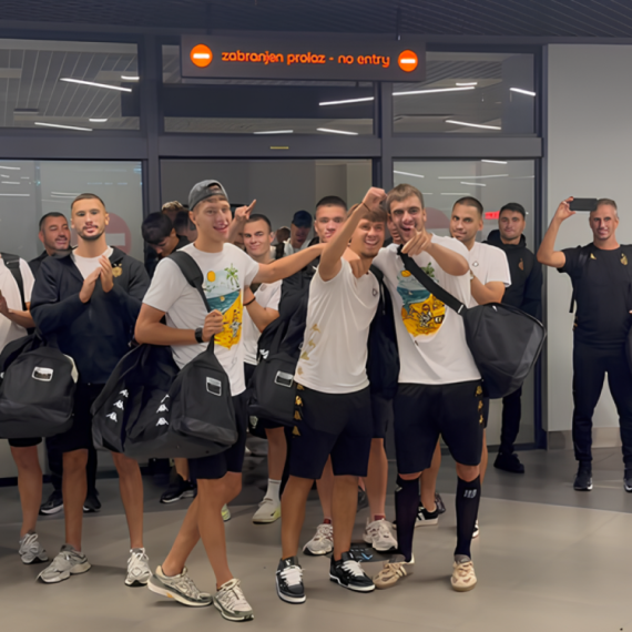 Fudbaleri Partizana se šokirali na aerodromu! VIDEO