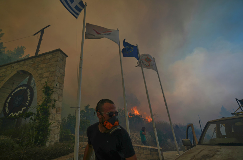 Ogromni požari na Kipru stavljeni pod kontrolu