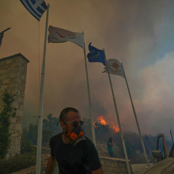 Ogromni požari na Kipru stavljeni pod kontrolu