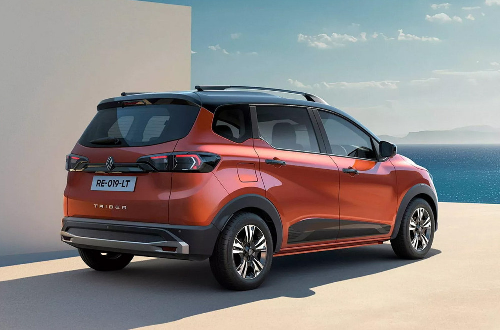 Najjeftiniji porodični auto na svetu? Ima tri reda sedišta, a košta 6.000 evra FOTO