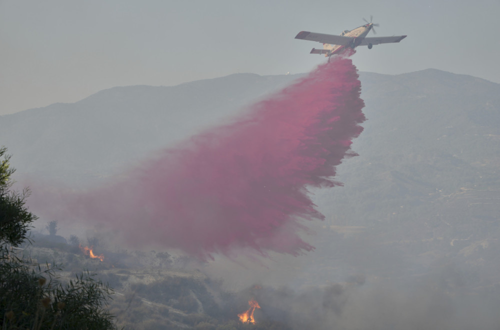 Srušio se protivpožarni avion